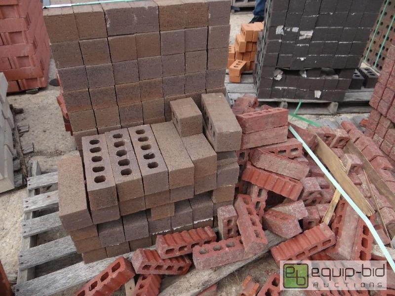 lot 2658 image: 2 Pallet of brickbuilding block.  Skid loa...