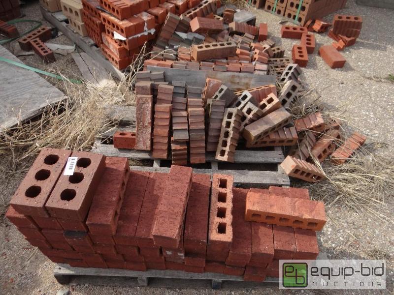lot 2669 image: Lot &nbspof brickbuilding block.  Skid lo...