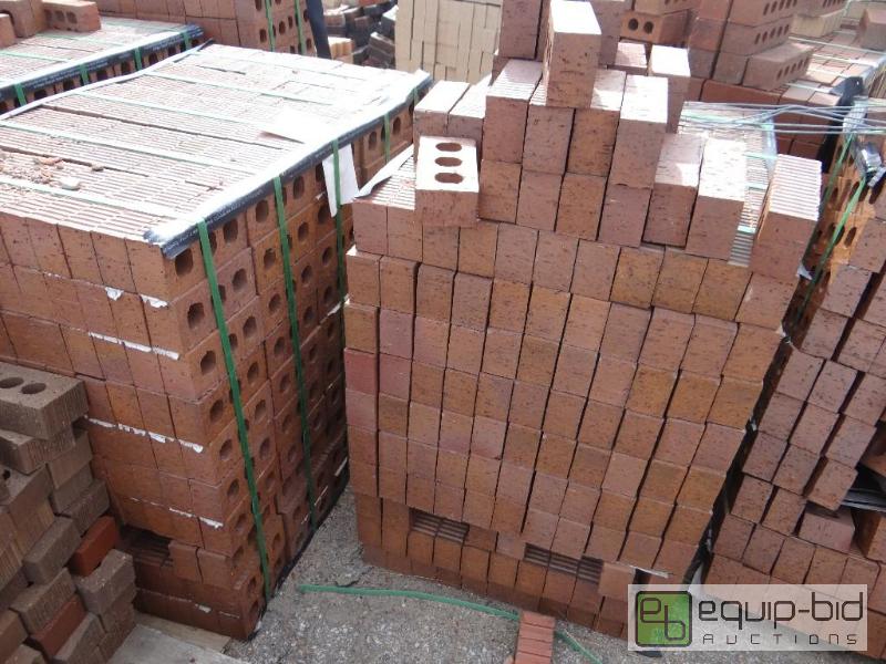 lot 2670 image: 3 bundles&nbspof brickbuilding block.  Sk...