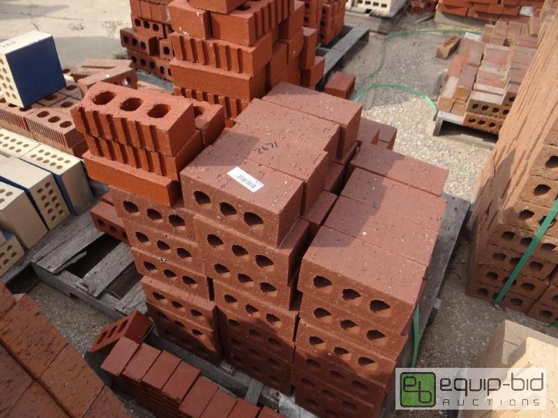 lot 2671 image: 2 Pallet of brickbuilding block.  Skid loa...