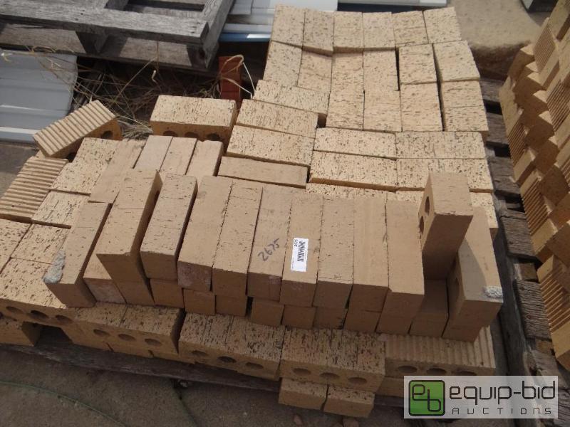 lot 2675 image: 2 Pallet of brickbuilding block.  Skid loa...