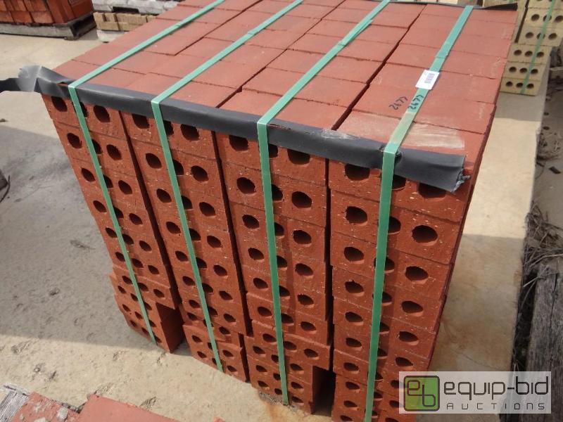 lot 2677 image: 1 bundle of brickbuilding block.  Skid loa...