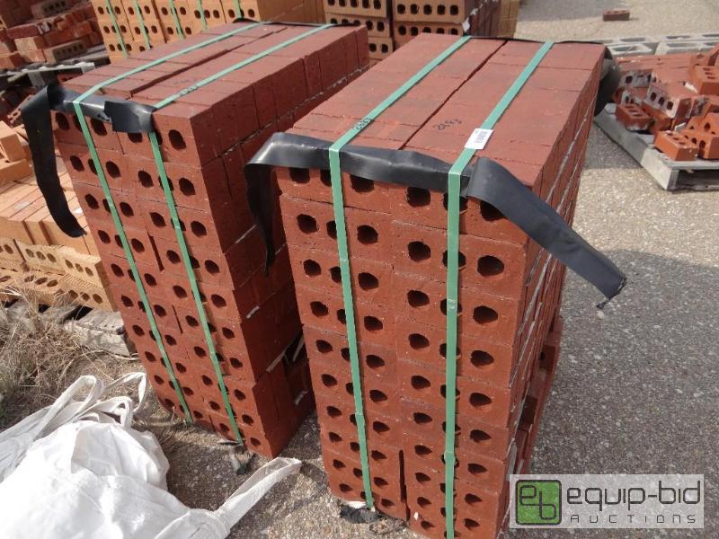 lot 2683 image: 2 bundles of brickbuilding block.  Skid lo...