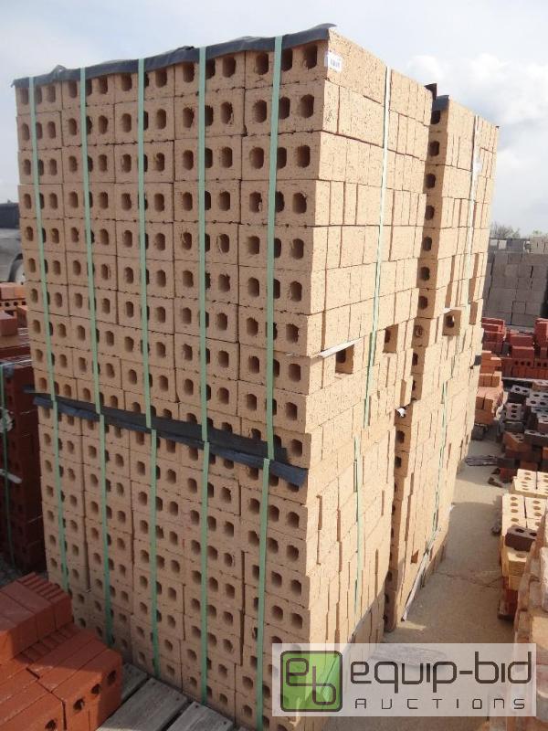 lot 2691 image: 4 bundles of brickbuilding block.  Skid lo...