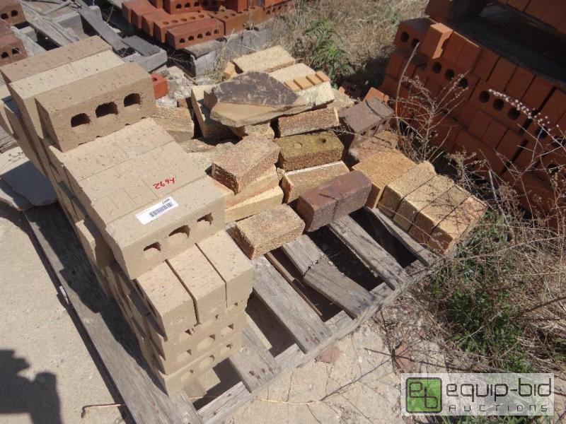lot 2694 image: 4 Pallet of brickbuilding block.  Skid loa...