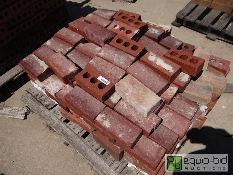 lot 2695 image: 2 Pallet of brickbuilding block.  Skid loa...