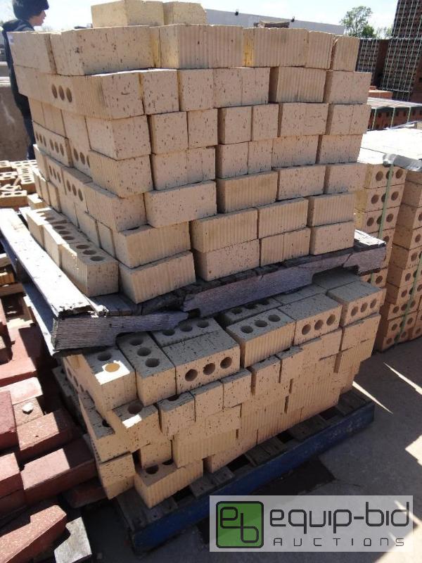 lot 2703 image: 2 Pallet of brickbuilding block.  Skid loa...