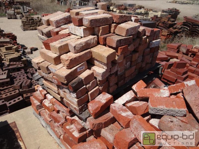 lot 2706 image: 3 Pallet of brickbuilding block.  Skid loa...