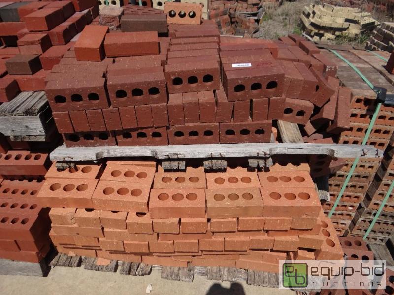 lot 2707 image: 2 Pallet of brickbuilding block.  Skid loa...