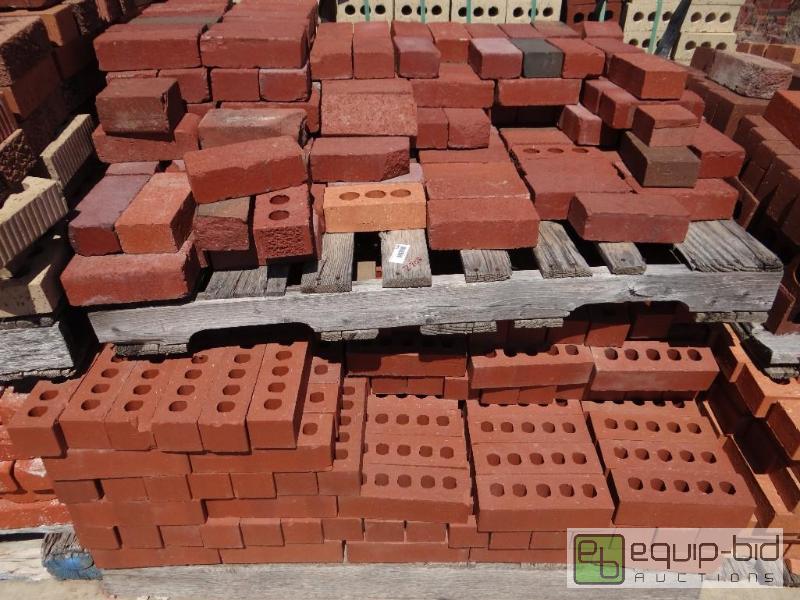 lot 2708 image: 2 Pallet of brickbuilding block.  Skid loa...