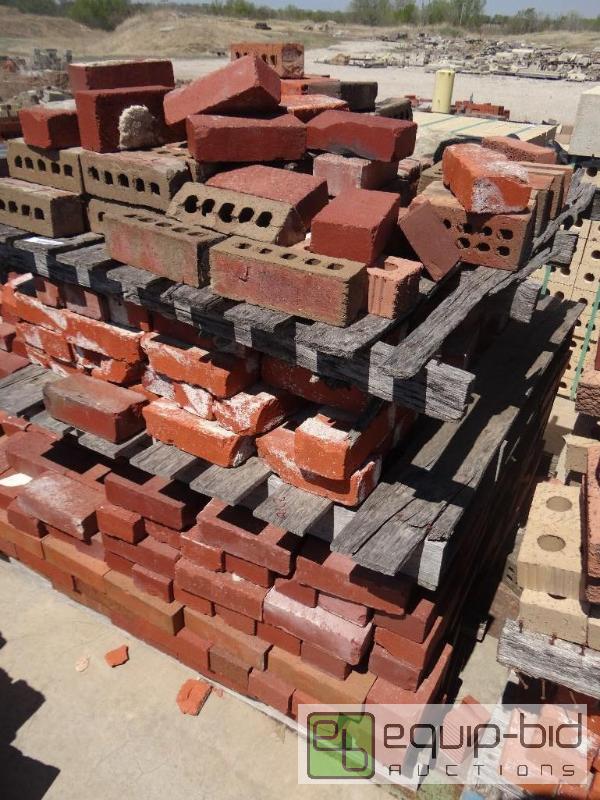 lot 2710 image: 2 Pallet of brickbuilding block.  Skid loa...
