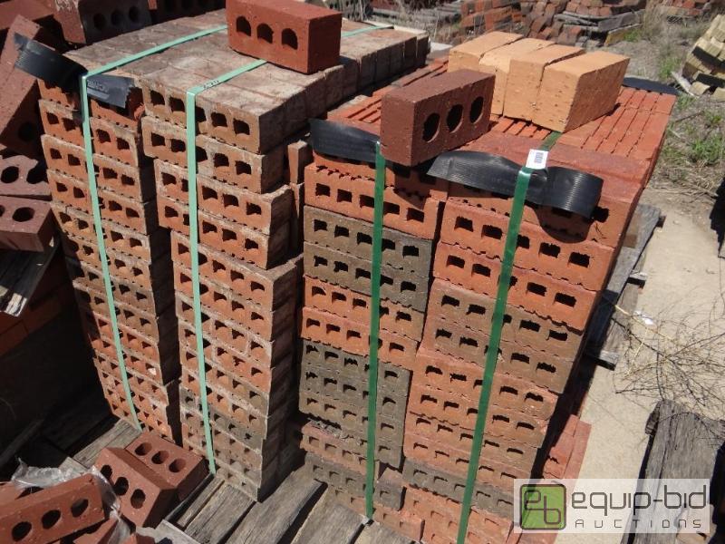 lot 2711 image: 2 bundles of brickbuilding block.  Skid lo...