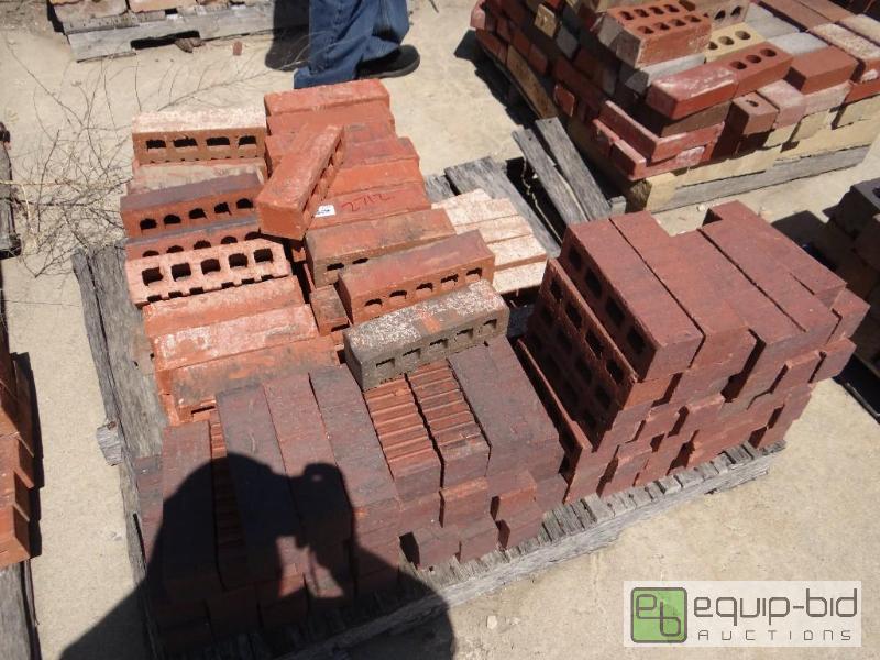 lot 2712 image: 2 Pallet of brickbuilding block.  Skid loa...