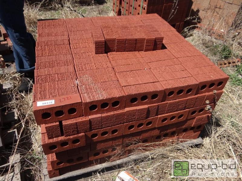 lot 2721 image: 1 Pallet of brickbuilding block.  Skid loa...