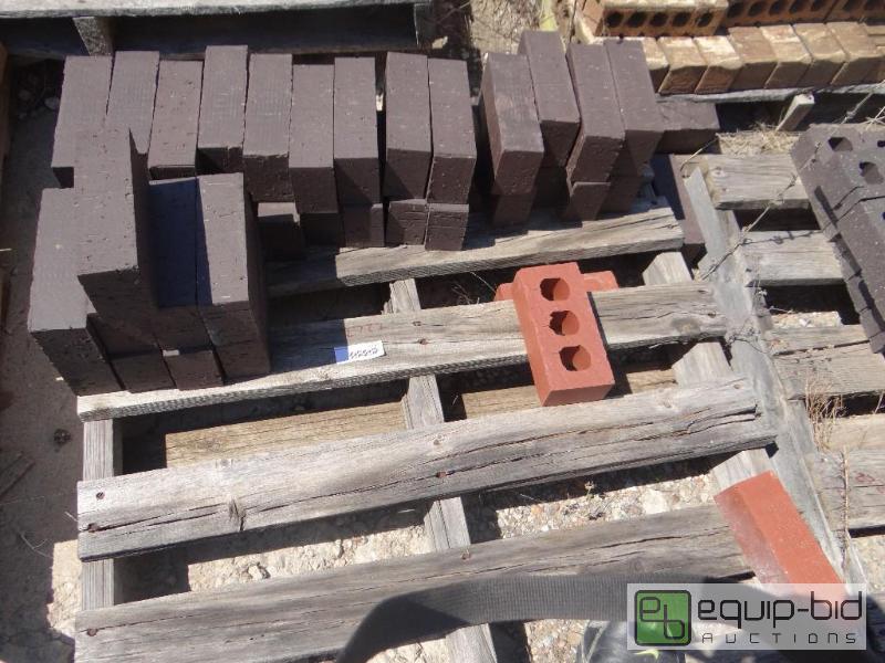 lot 2722 image: 1 Pallet of brickbuilding block.  Skid loa...