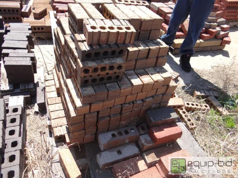 lot 2723 image: 1 Pallet of brickbuilding block.  Skid loa...