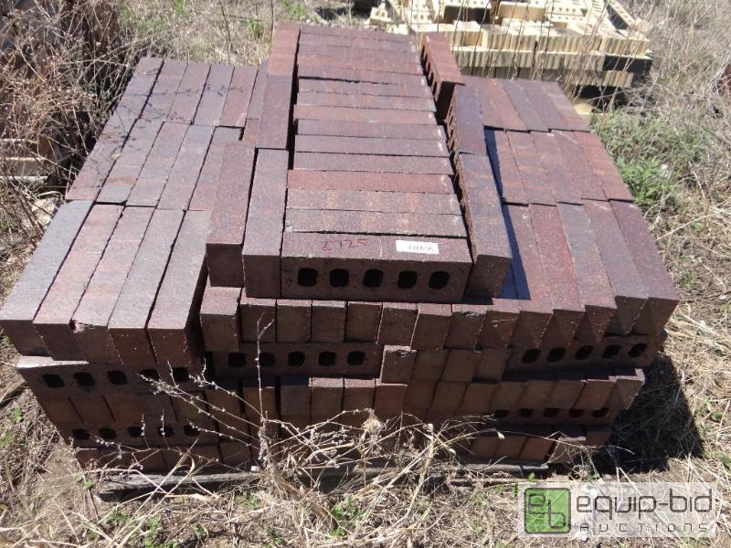 lot 2725 image: 1 Pallet of brickbuilding block.  Skid loa...