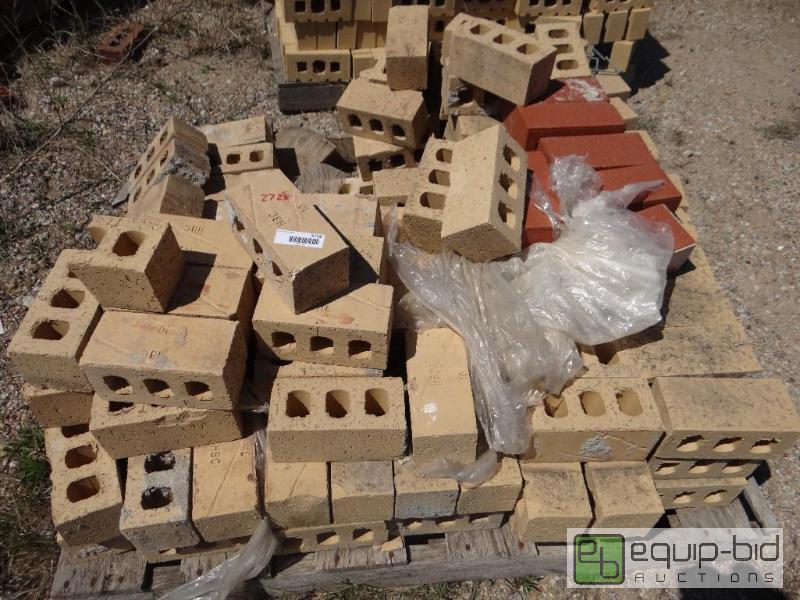 lot 2728 image: 2 Pallet of brickbuilding block.  Skid loa...