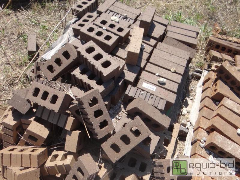 lot 2729 image: 2Pallet of brickbuilding block.  Skid load...