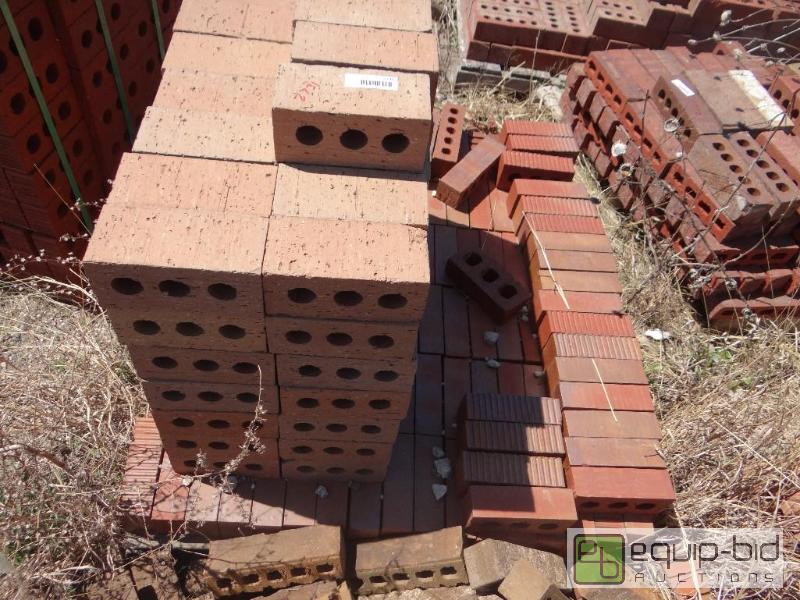 lot 2731 image: 1 Pallet of brickbuilding block.  Skid loa...