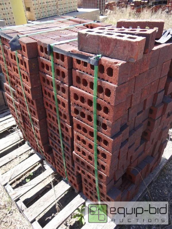 lot 2750 image: 2 Pallet of brickbuilding block.  Skid loa...
