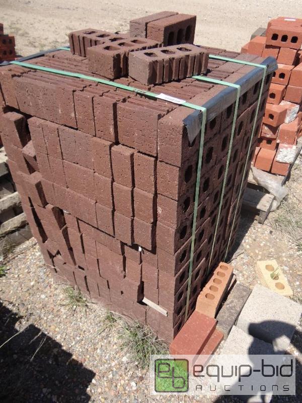 lot 2758 image: 1 bundle of brickbuilding block.  Skid loa...