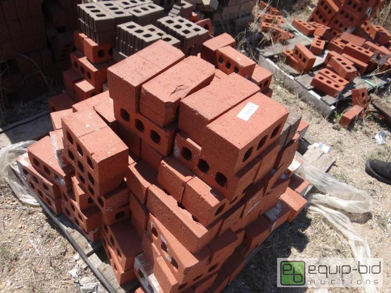 lot 2759 image: 2 Pallet of brickbuilding block.  Skid loa...