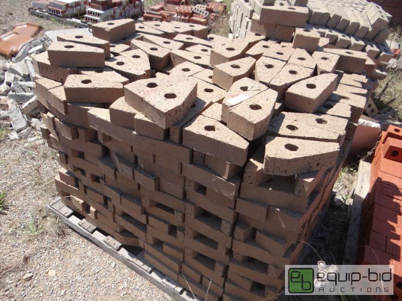 lot 2761 image: 1 Pallet of brickbuilding block.  Skid loa...