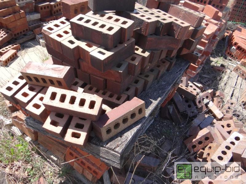 lot 2763 image: 2 Pallet of brickbuilding block.  Skid loa...