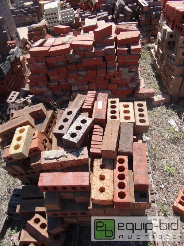lot 2764 image: 2 Pallet of brickbuilding block.  Skid loa...