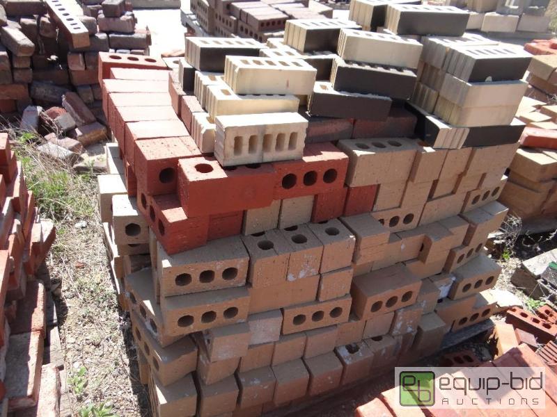 lot 2765 image: 2 Pallet of brickbuilding block.  Skid loa...