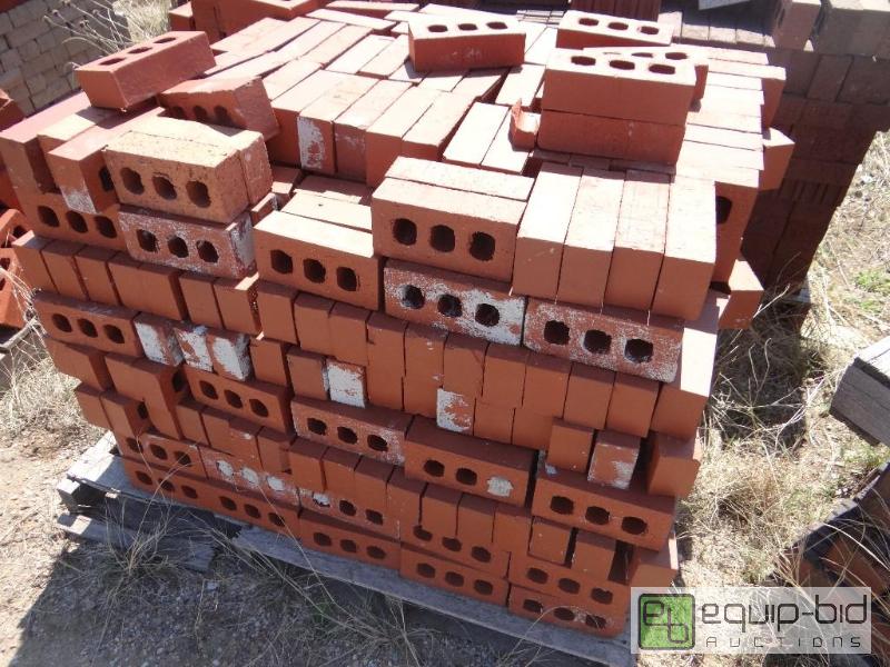 lot 2768 image: 2 Pallet of brickbuilding block.  Skid loa...