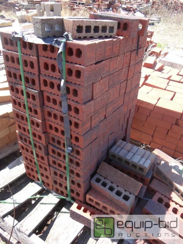 lot 2774 image: 1 Pallet of brickbuilding block.  Skid loa...