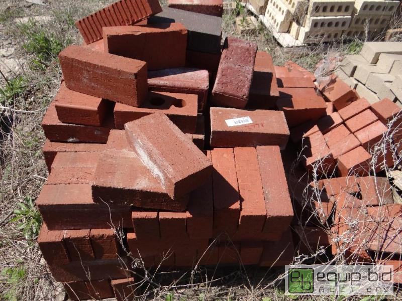 lot 2778 image: 3 Pallet of brickbuilding block.  Skid loa...