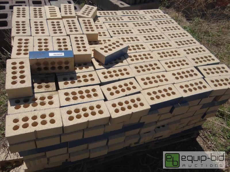 lot 2780 image: 1 Pallet of brickbuilding block.  Skid loa...