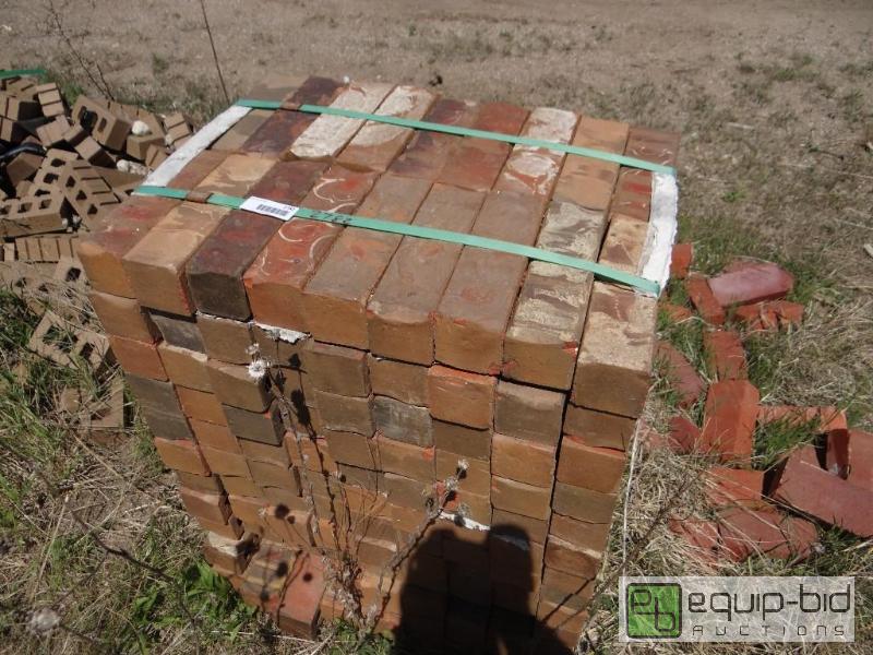 lot 2782 image: 1 bundle of brickbuilding block.  Skid loa...