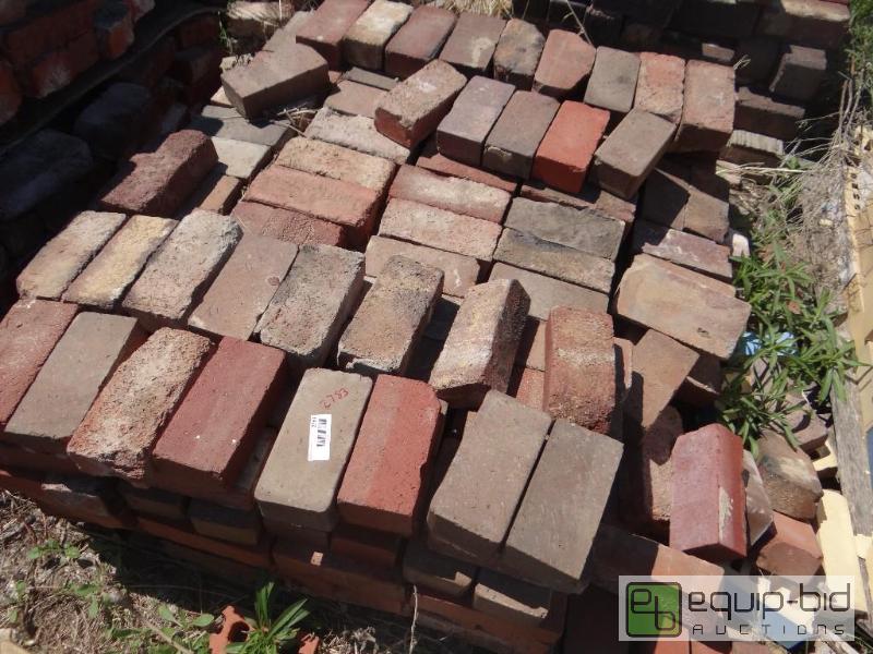lot 2783 image: 2 Pallet of brickbuilding block.  Skid loa...