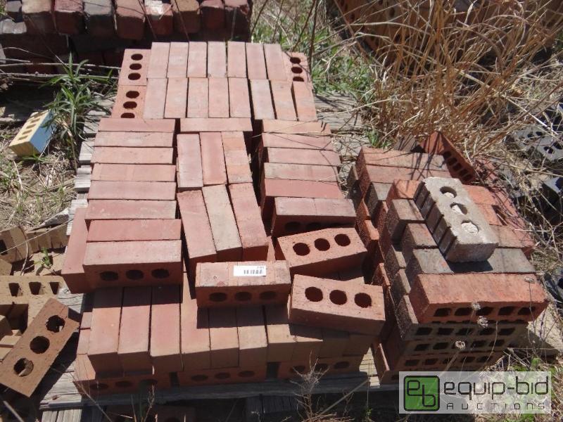 lot 2784 image: 3 Pallet of brickbuilding block.  Skid loa...