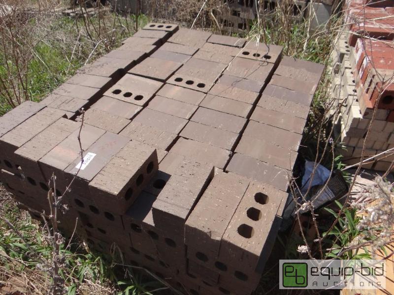 lot 2785 image: 1 Pallet of brickbuilding block.  Skid loa...