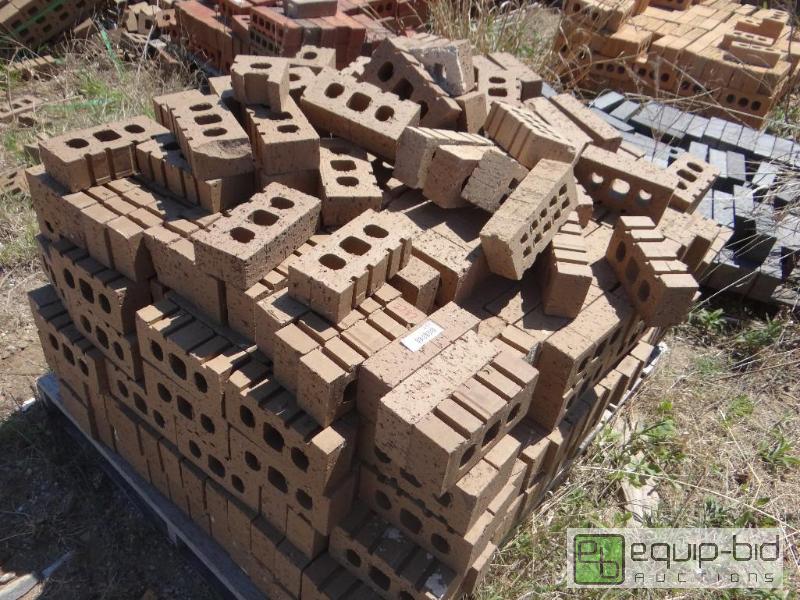 lot 2787 image: 1 Pallet of brickbuilding block.  Skid loa...