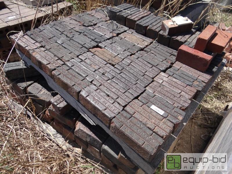 lot 2789 image: 1 Pallet of street brickbuilding block.  S...