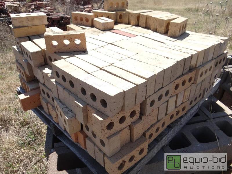 lot 2792 image: 1 Pallet of brickbuilding block.  Skid loa...