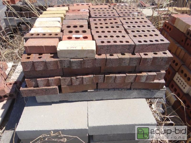lot 2795 image: 3 Pallet of brickbuilding block.  Skid loa...