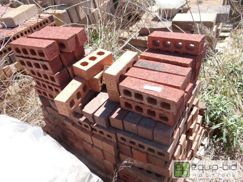 lot 2799 image: 3 Pallet of brickbuilding block.  Skid loa...
