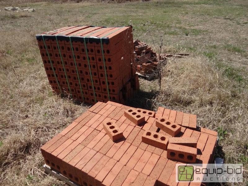 lot 2801 image: 3 Pallet of brickbuilding block.  Skid loa...