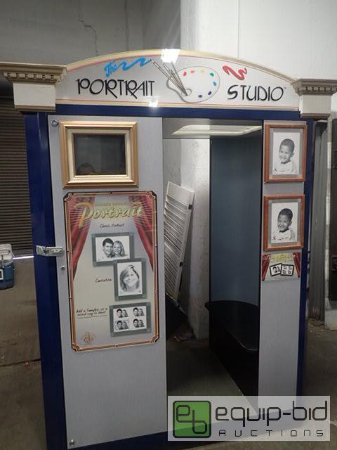 lot 1030 image: Portrait Studio Photo Booth