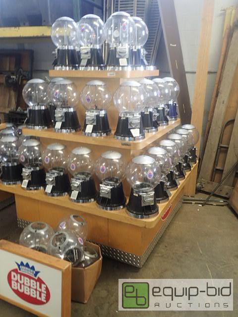 lot 1051 image: Large Dubble Bubble (42) Head Vending Machine Island