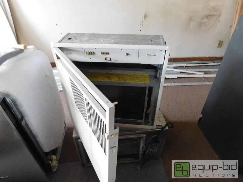 lot 5011 image: Honeywell Electric Air Cleaner