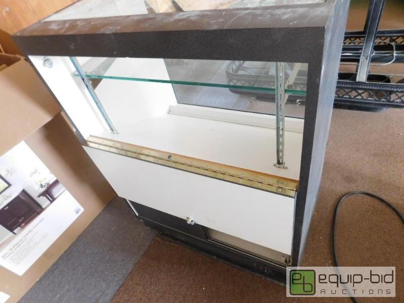 lot 5015 image: Glass Display Case