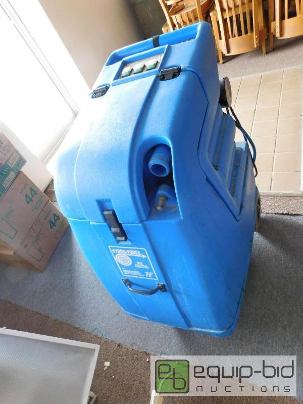 lot 5025 image: Hydro-Force Portable Extractor Carpet Cleaner